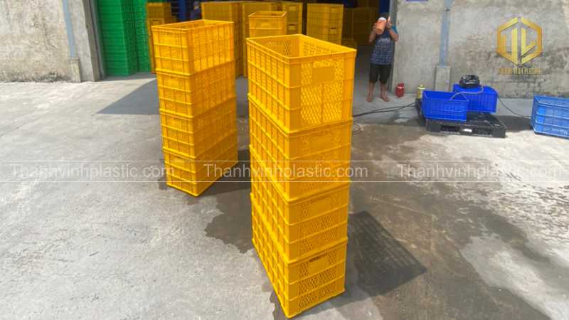 sóng nh?a 4t5 sóng 5 bánh xe giá t?i x??ng