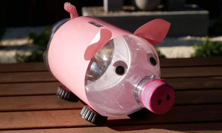 Làm ?? dùng tái ch? thành ?ng heo ti?t ki?m