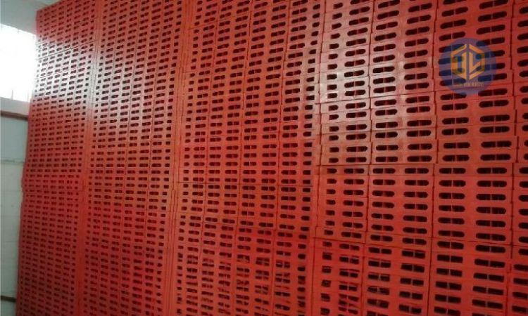 ?u ?i?m v??t tr?i c?a pallet nh?a lót sàn san kh?u