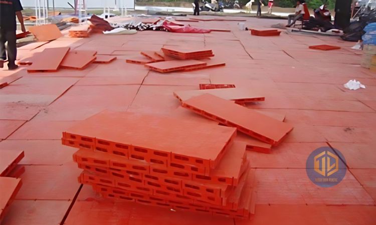 ?ng d?ng c?a pallet nh?a lót sàn san kh?u