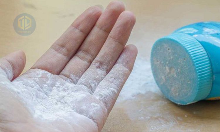 S? d?ng ph?n r?m tr? em