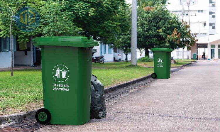Mua thùng rác c?ng c?ng ? ?au