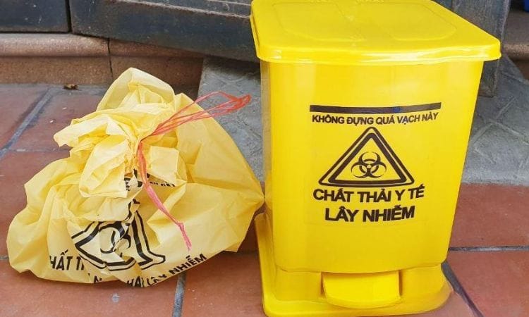 C?ng d?ng c?a túi ??ng rác th?i y t? màu vàng