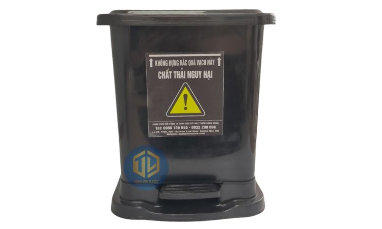 Thùng rác y t? màu ?en