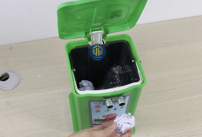 Y t??ng m? hình thùng rác th?ng minh và cách ch? t?o
