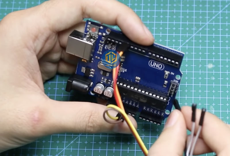 Y t??ng m? hình thùng rác th?ng minh và cách ch? t?o