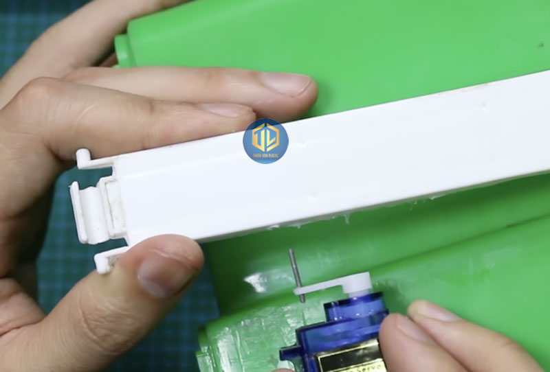 Y t??ng m? hình thùng rác th?ng minh và cách ch? t?o